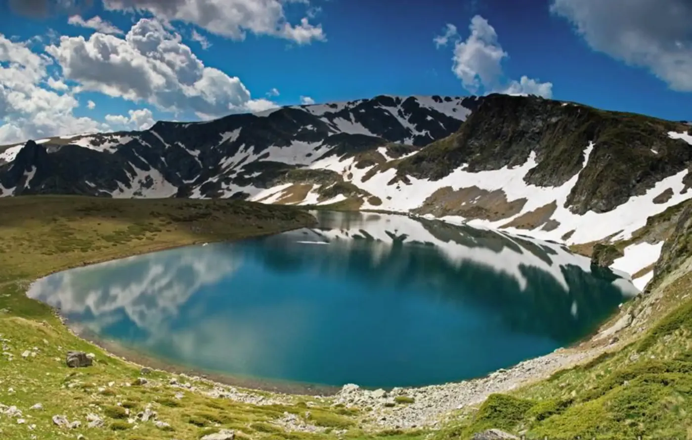 Rila Yedi Göller çevresindeki dağ yamaçları